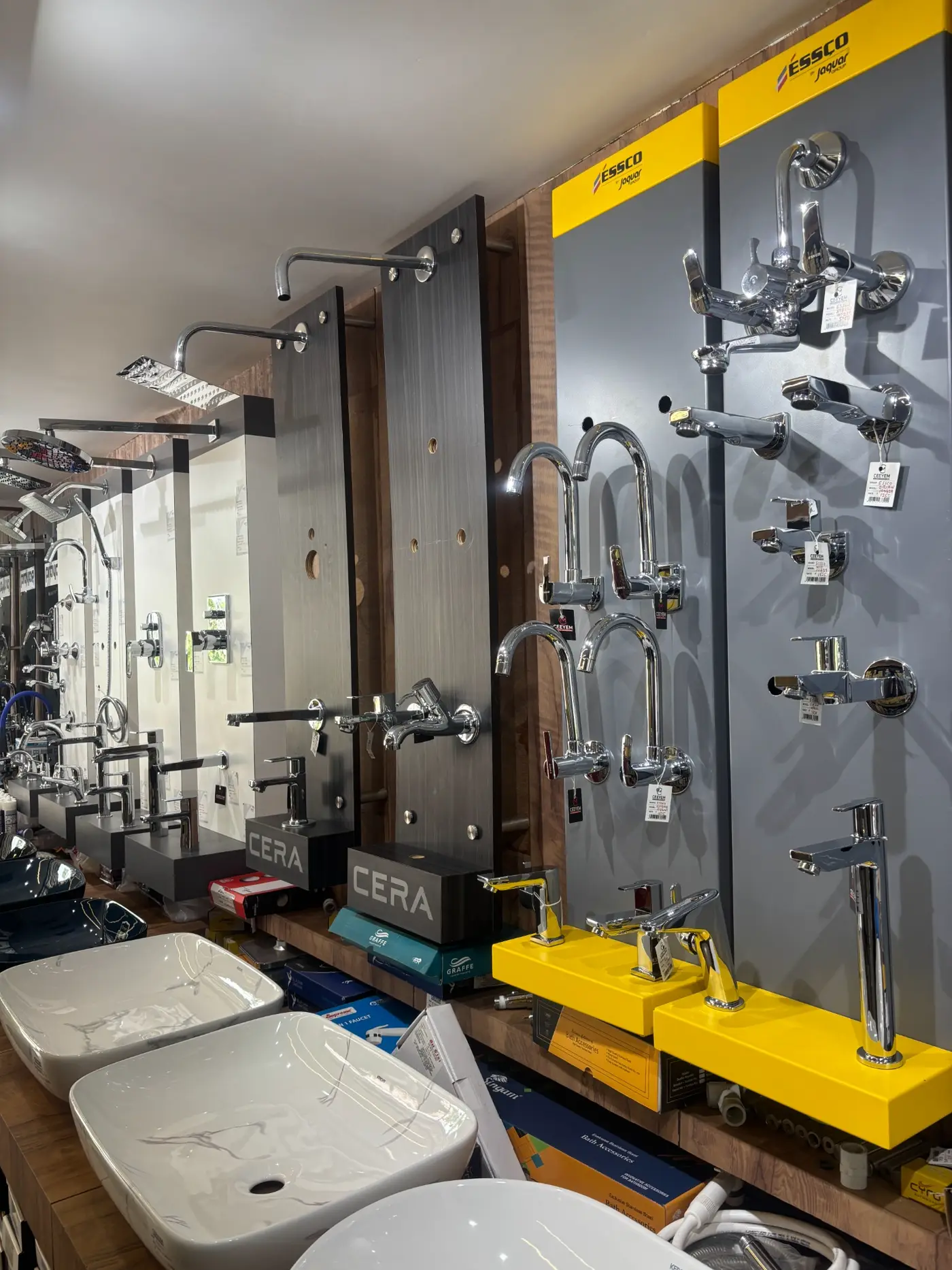 Sanitaryware display at CEEYEM Traders Kuthuparamba